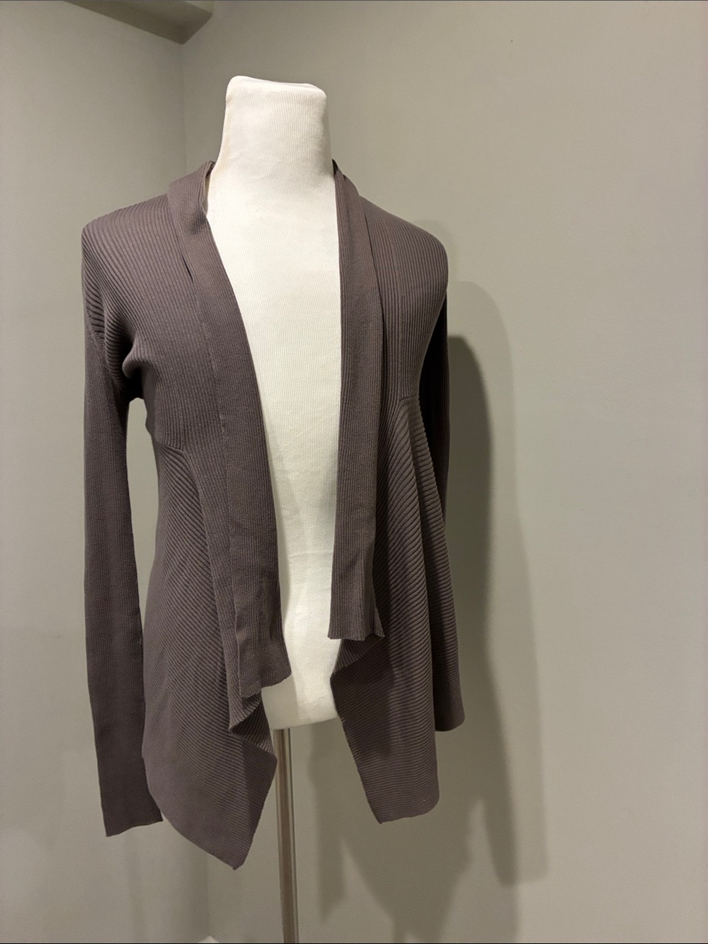 Autumn Cashmere Open-Front Ribbed Cardigan in Taupe Gray